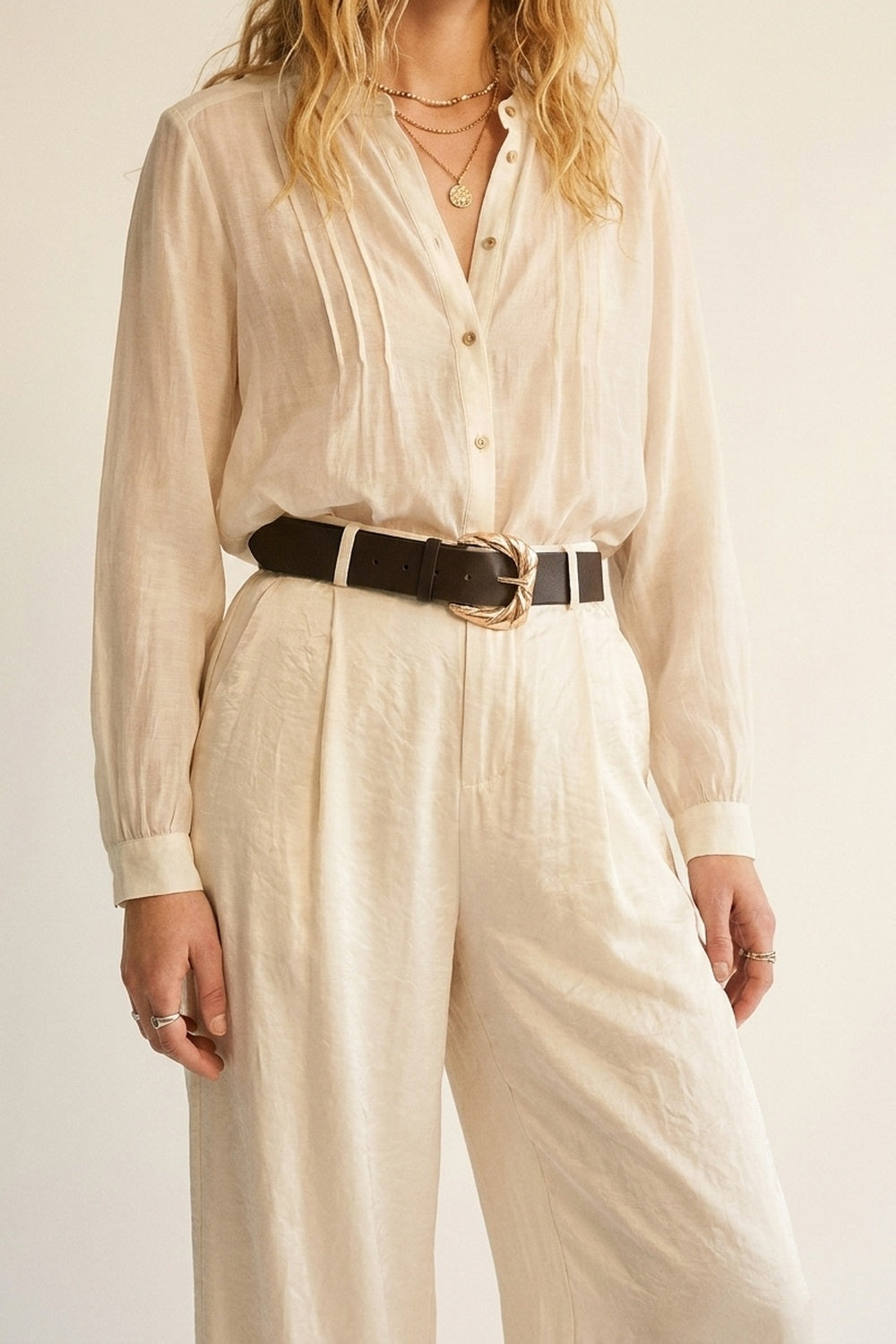 Extra-wide pants in a lightweight and shiny fabric - trousers