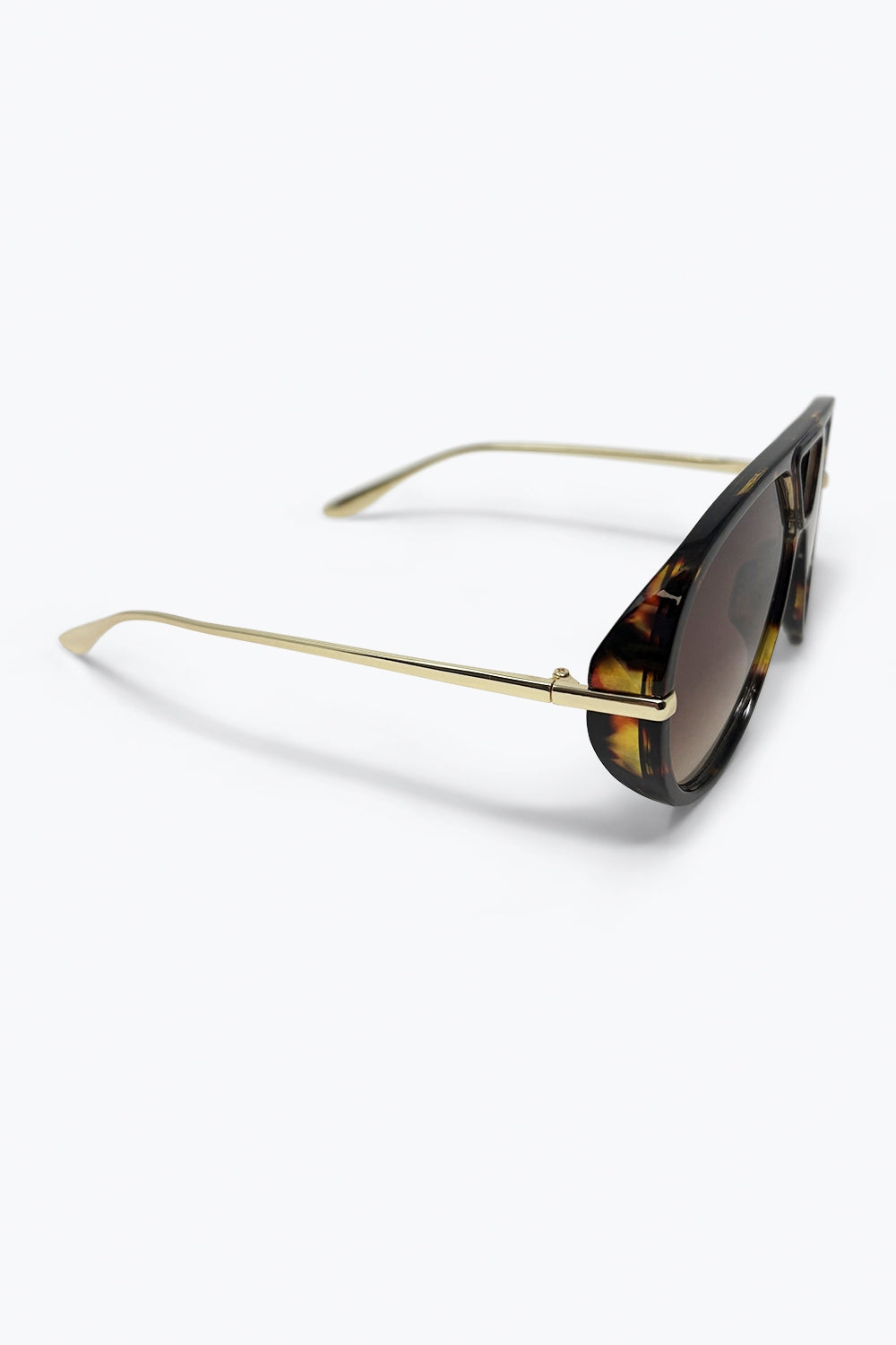 Tortoise Aviator Sunglasses with Gradient Lenses