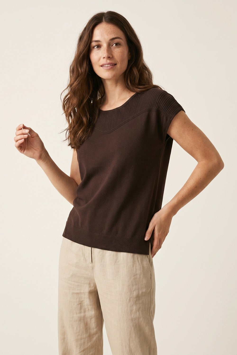 Brown Knit Cap Sleeve Pullover Top with Ribbed Detail