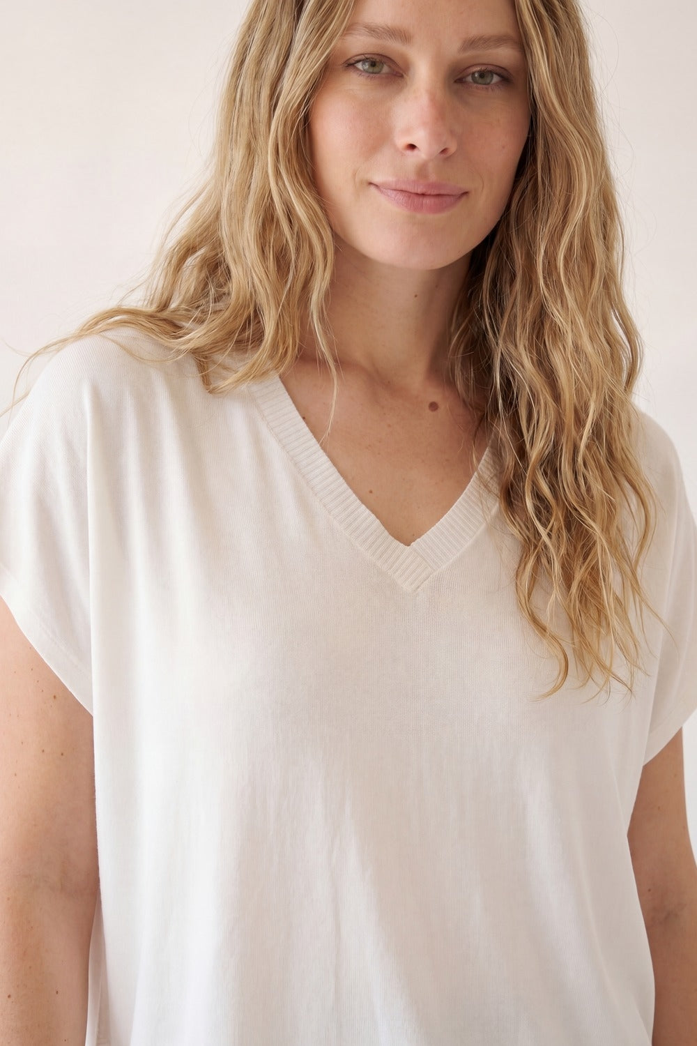 White V-Neck Relaxed Fit Short Sleeve sweater
