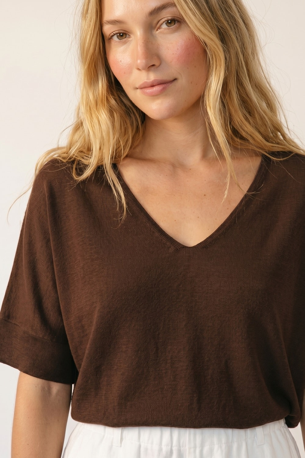 Brown Relaxed V-Neck Knit Top with Short Sleeves