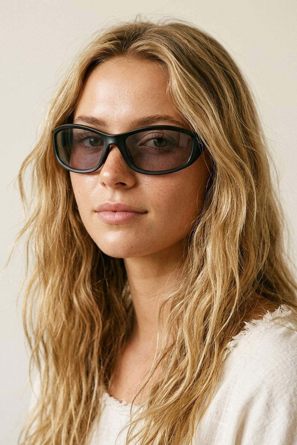 Black Glossy Frame Oval Lens UV Protection Sunglasses