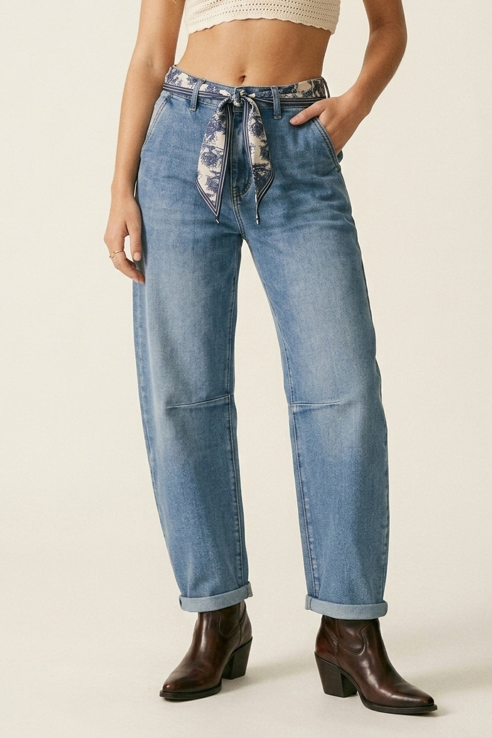 Light Wash Barrel Leg Jeans With Knee Seam Detail - Denim
