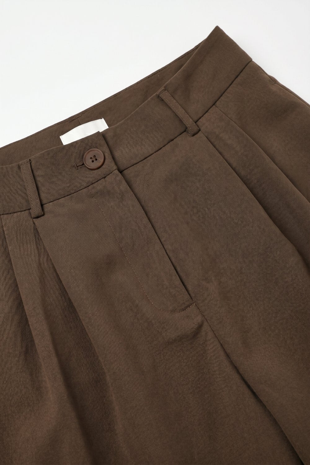 brown Pleated Bermuda Shorts with Knee-Length and Tailored Fit - trousers