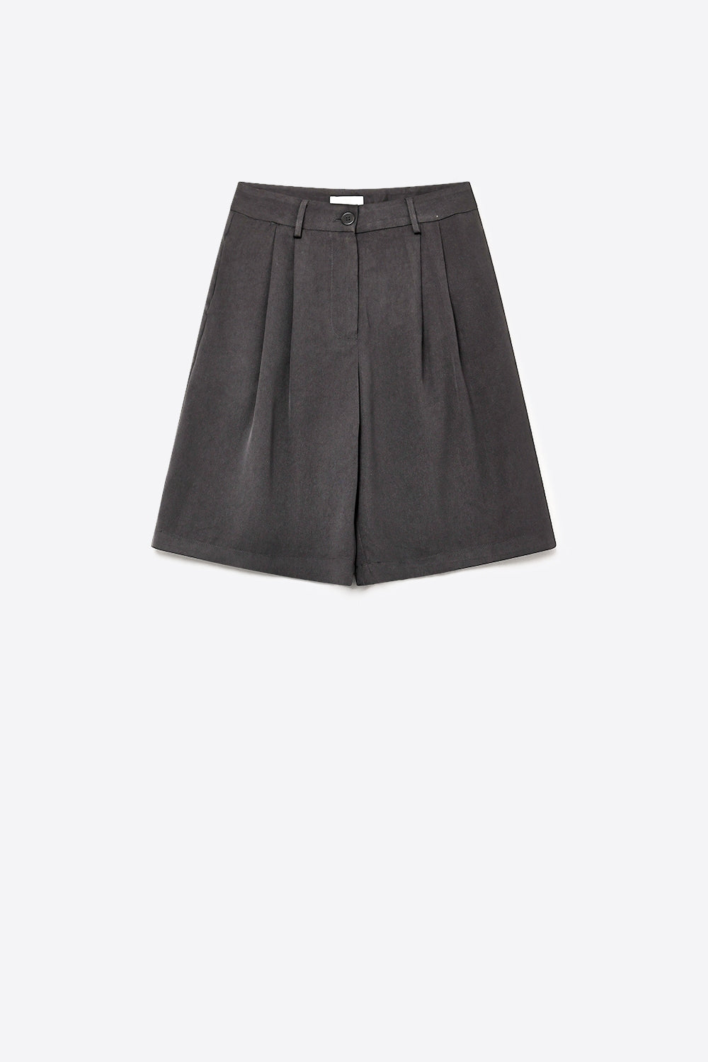 Black Pleated Bermuda Shorts with Knee-Length and Tailored Fit - trousers