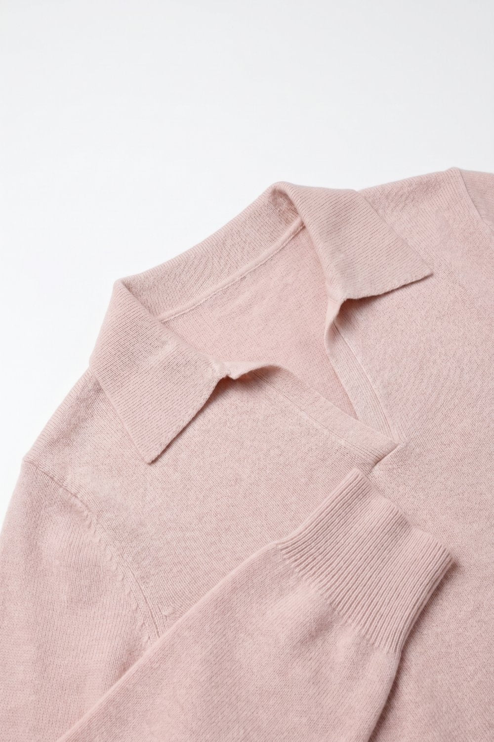 Knitted polo collar with V-neckline no button placket in old pink - Polos