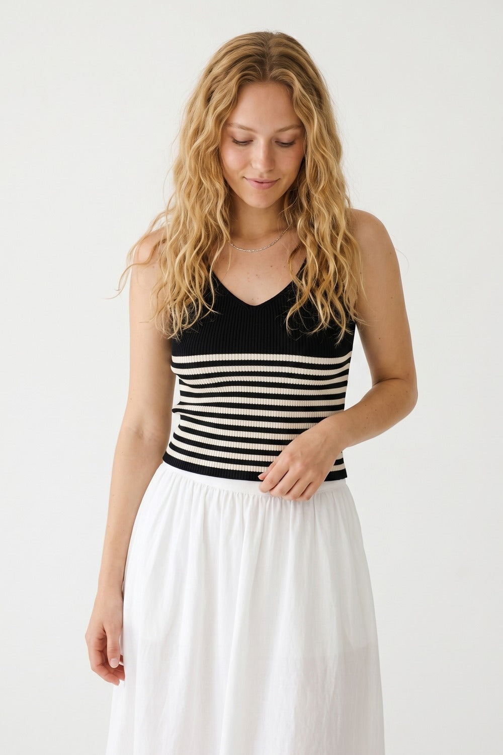 Black Stripe Ribbed Knit V-Neck Fitted Cropped Tank Top