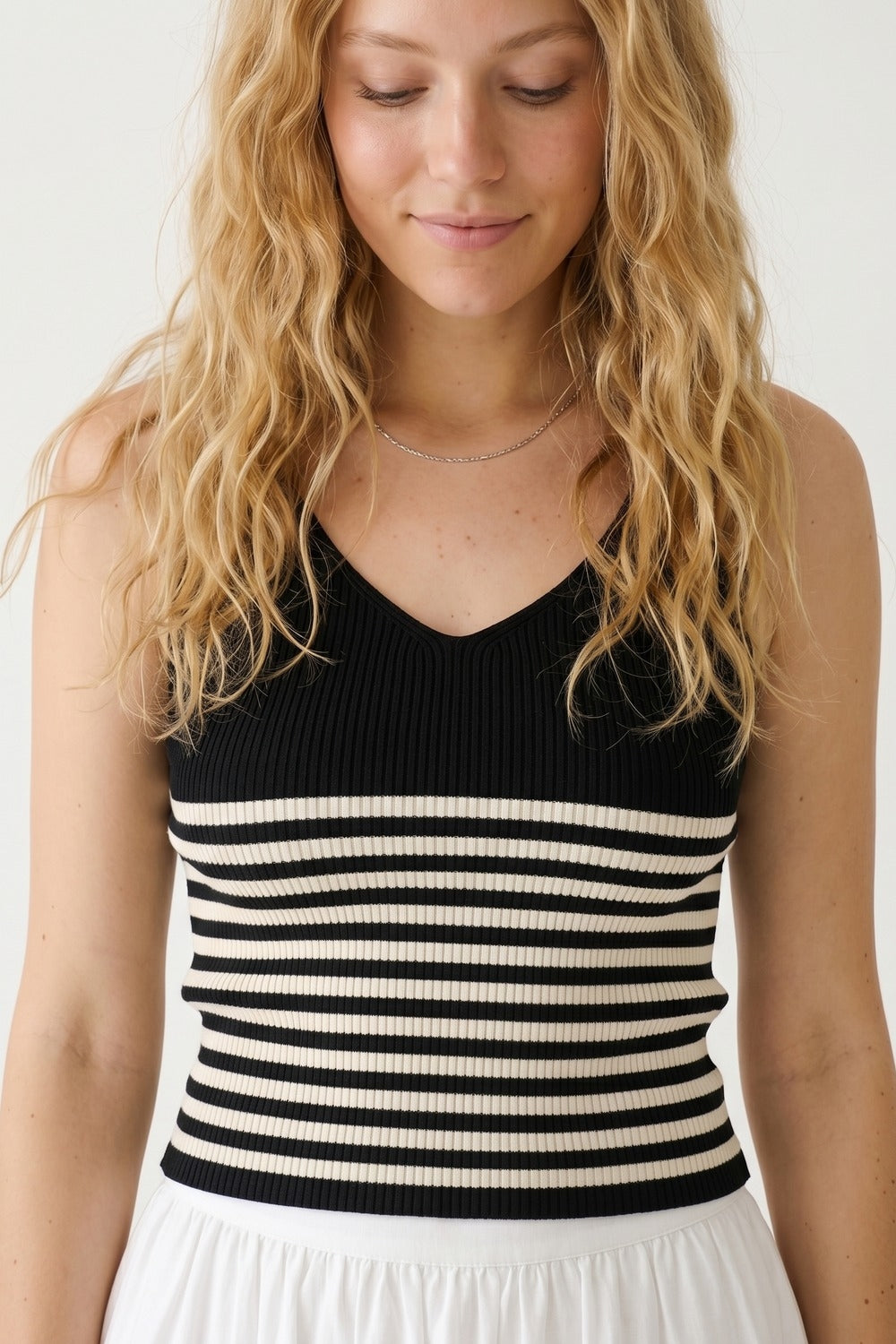 Black Stripe Ribbed Knit V-Neck Fitted Cropped Tank Top