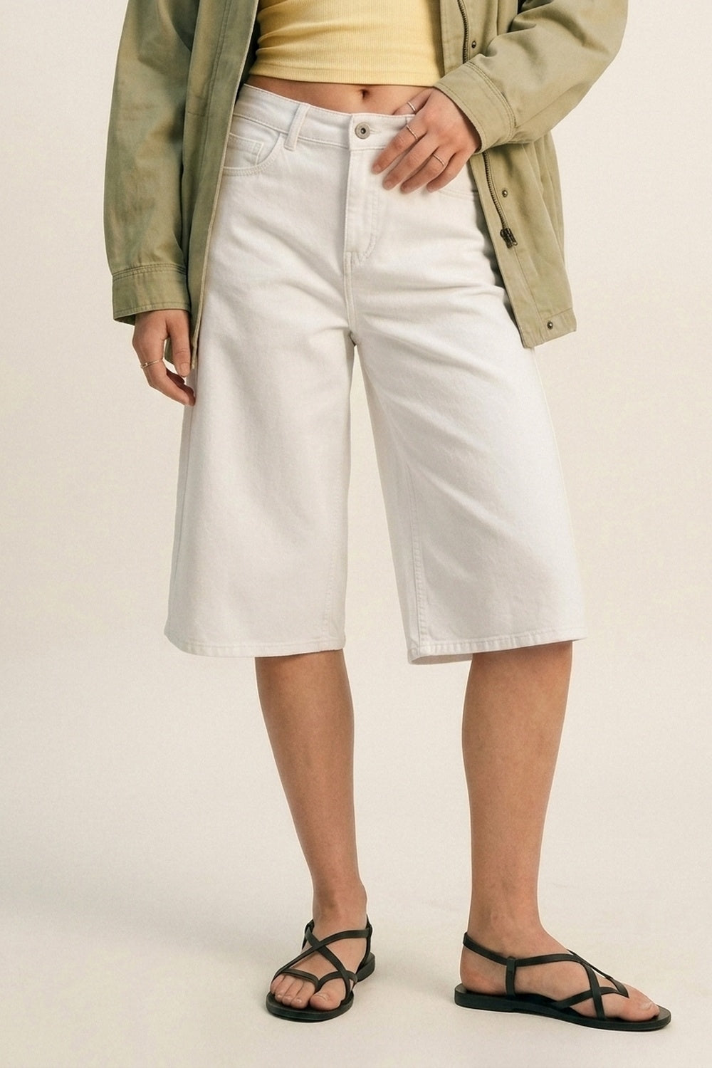 Wide-Leg Cropped knee-length Denim bermuda Shorts in white - trousers