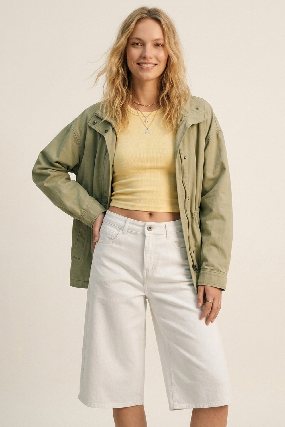 Wide-Leg Cropped knee-length Denim bermuda Shorts in white - trousers