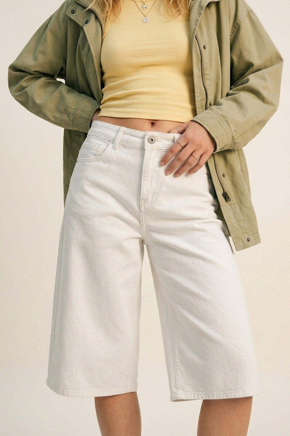 Wide-Leg Cropped knee-length Denim bermuda Shorts in white - trousers