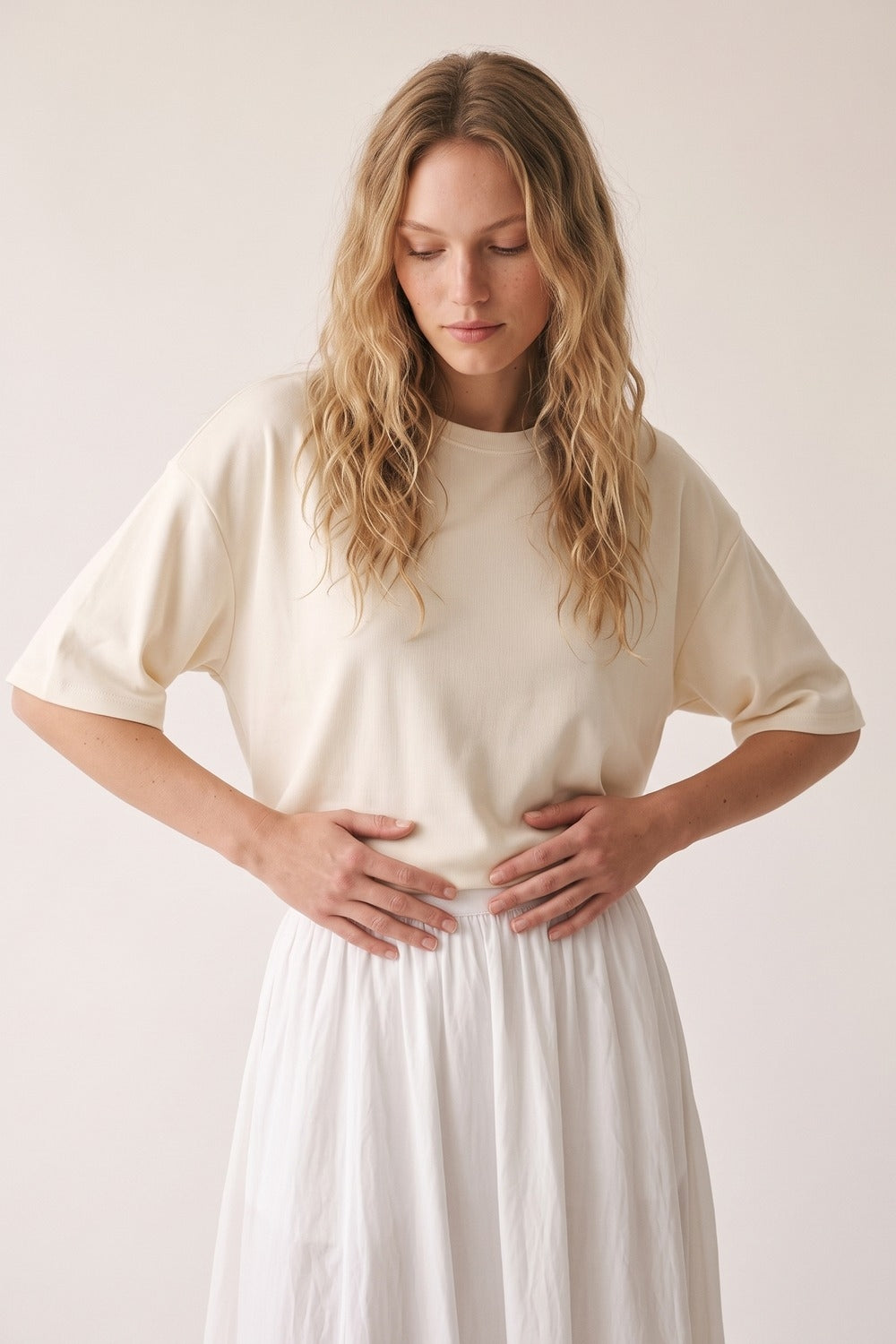 Cream Relaxed Fit Short Sleeve sweatshirt with Crewneck -