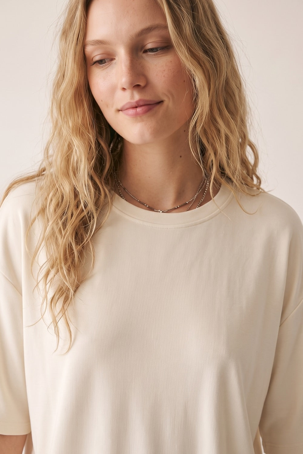 Cream Relaxed Fit Short Sleeve sweatshirt with Crewneck -
