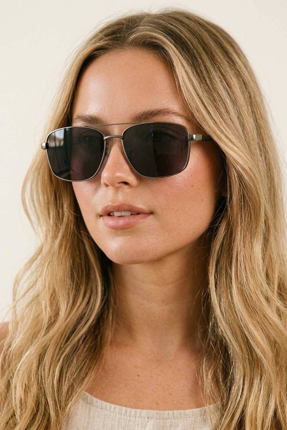 Square Aviator Sunglasses with Metal Frame in silver color