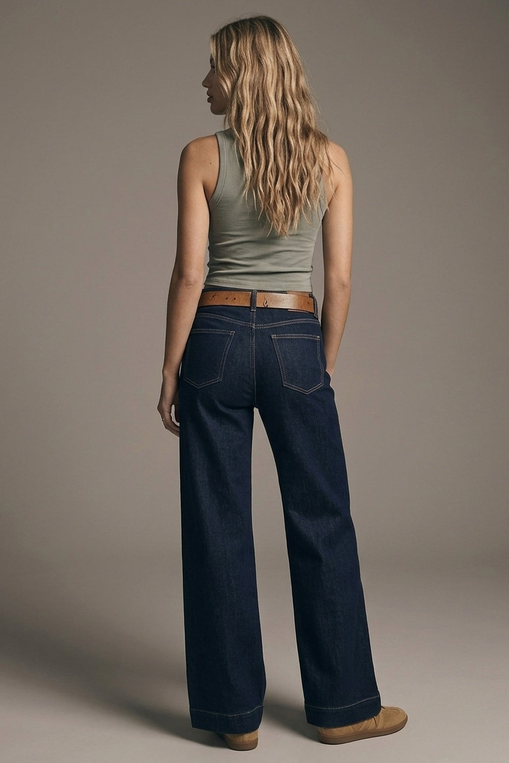Wide-leg high-waisted jeans in dark denim with contrast stitching - Denim