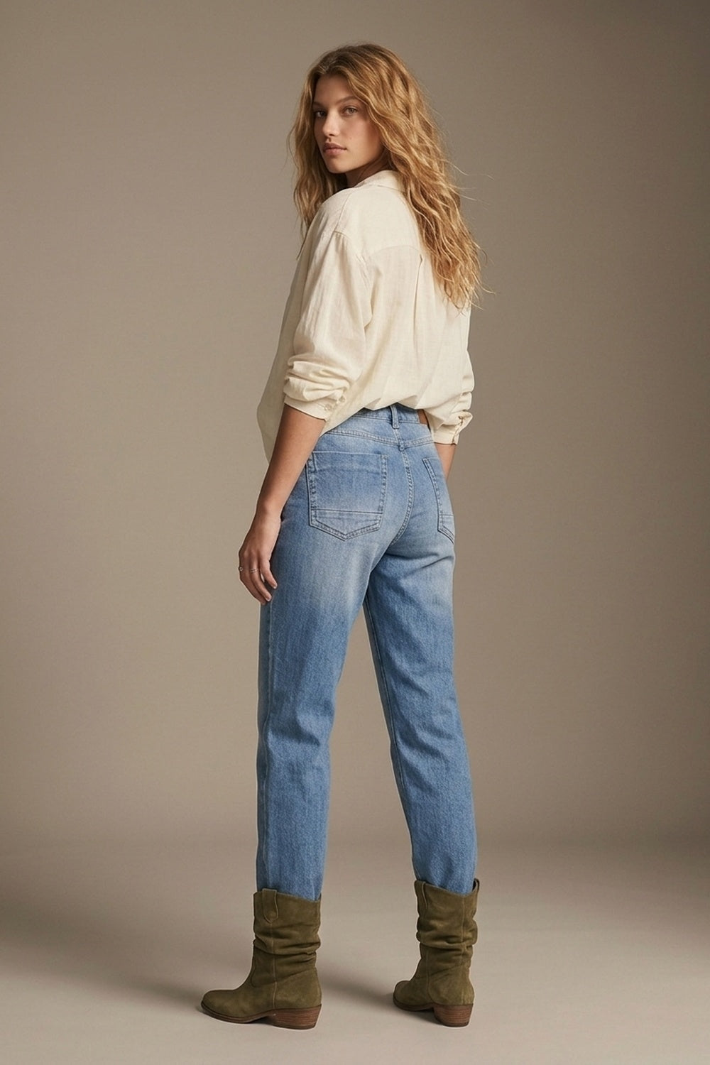 Blue mid Wash Jeans with Straight Leg in mom style fit - Denim