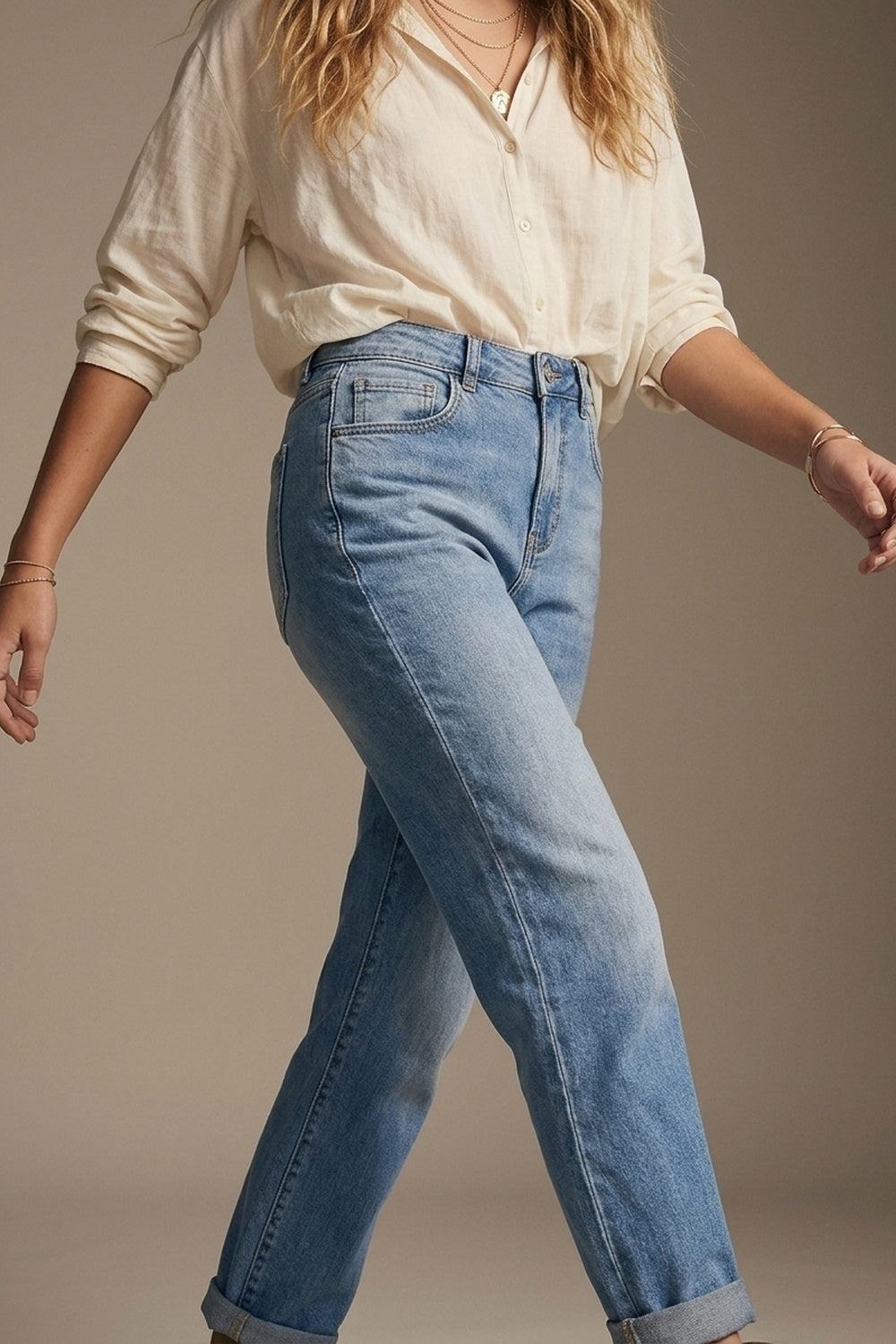 Blue mid Wash Jeans with Straight Leg in mom style fit - Denim