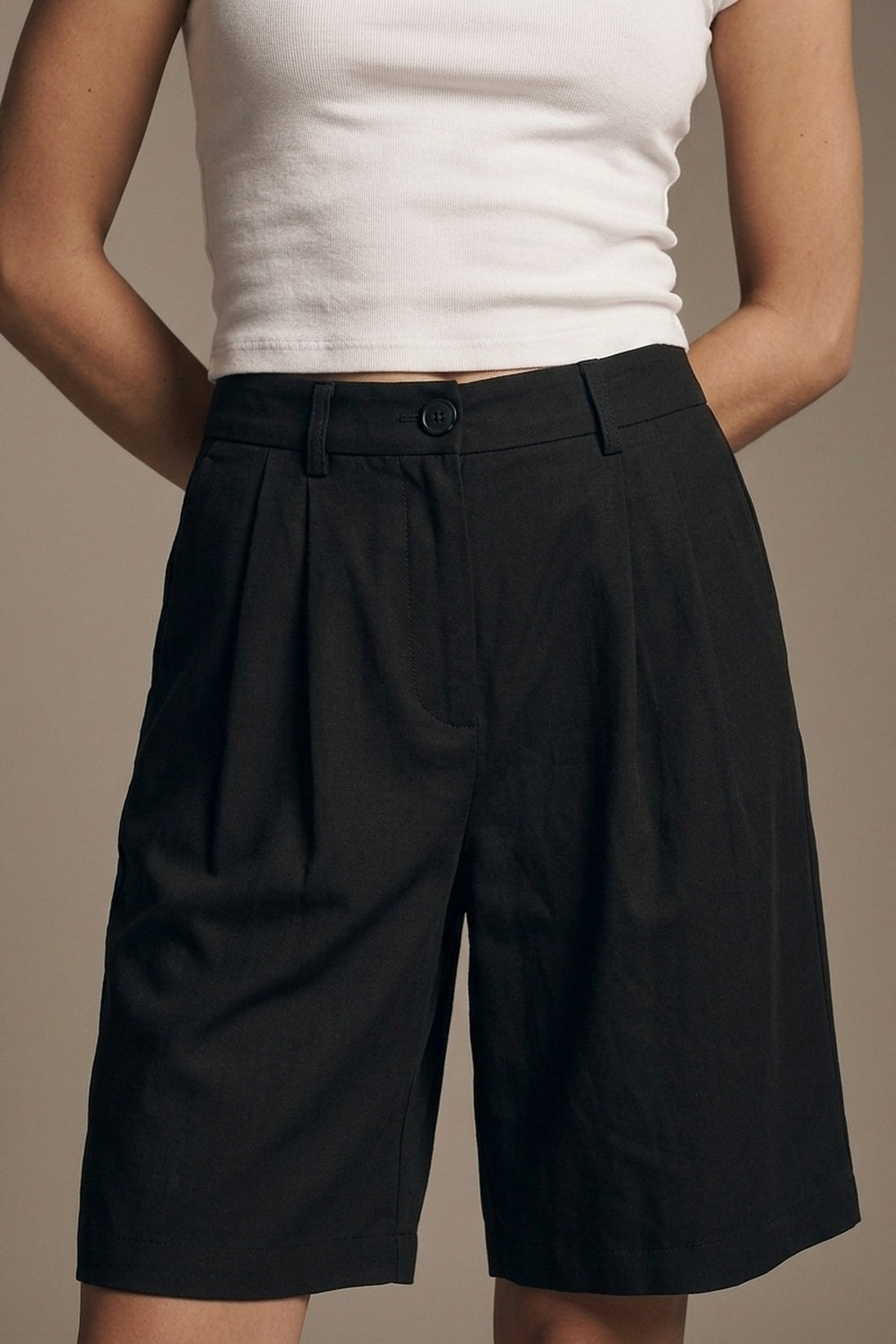 Black Pleated Bermuda Shorts with Knee-Length and Tailored Fit - trousers