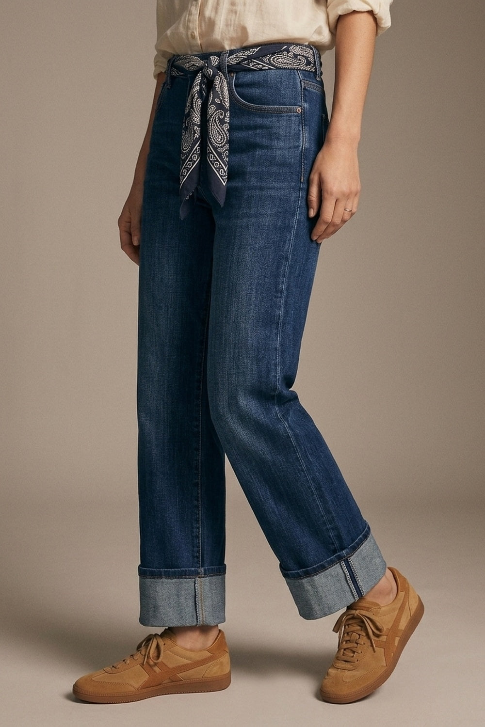 Jeans droits à ourlet retroussé, délavage bleu moyen