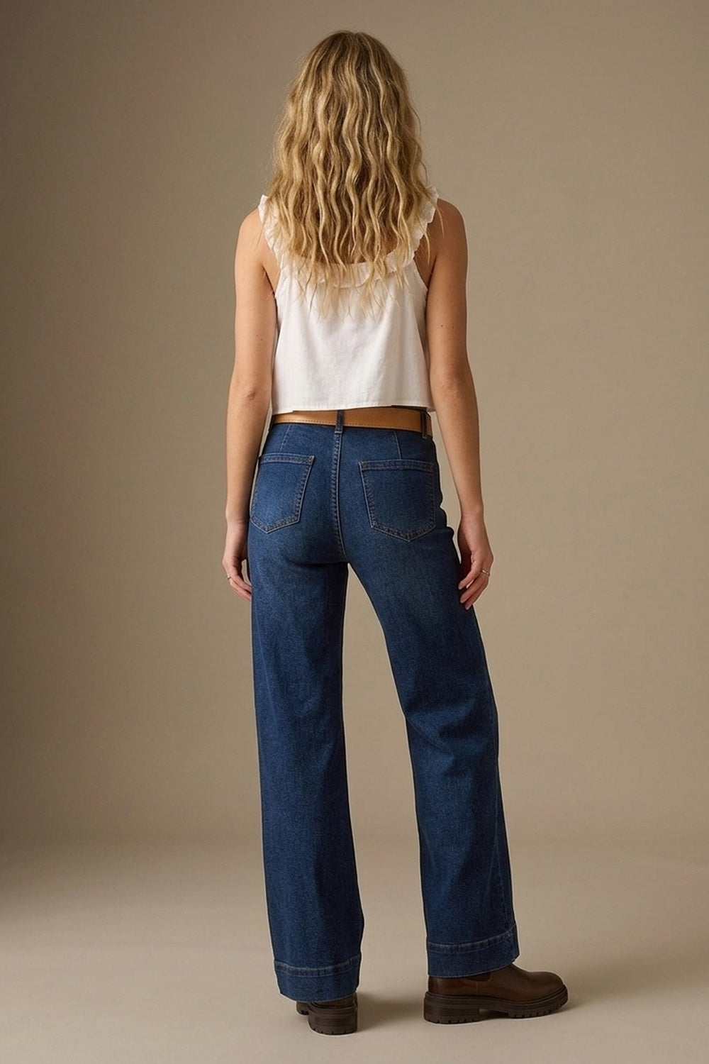 Dark wash jeans with wide leg and pockets - Denim