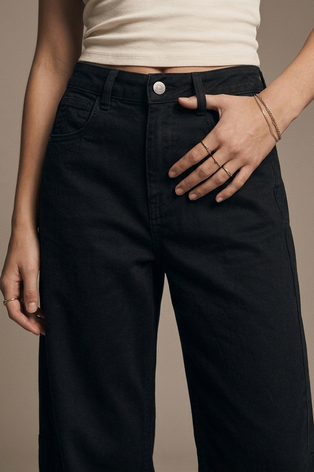 Trendy Black Barrel Balloon Jeans with Pockets