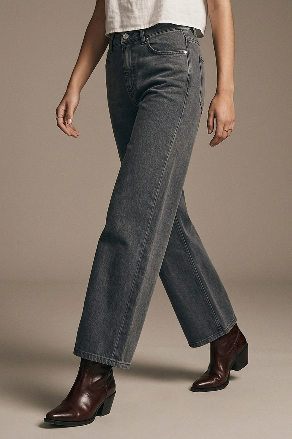 Cropped wide leg jeans in gray