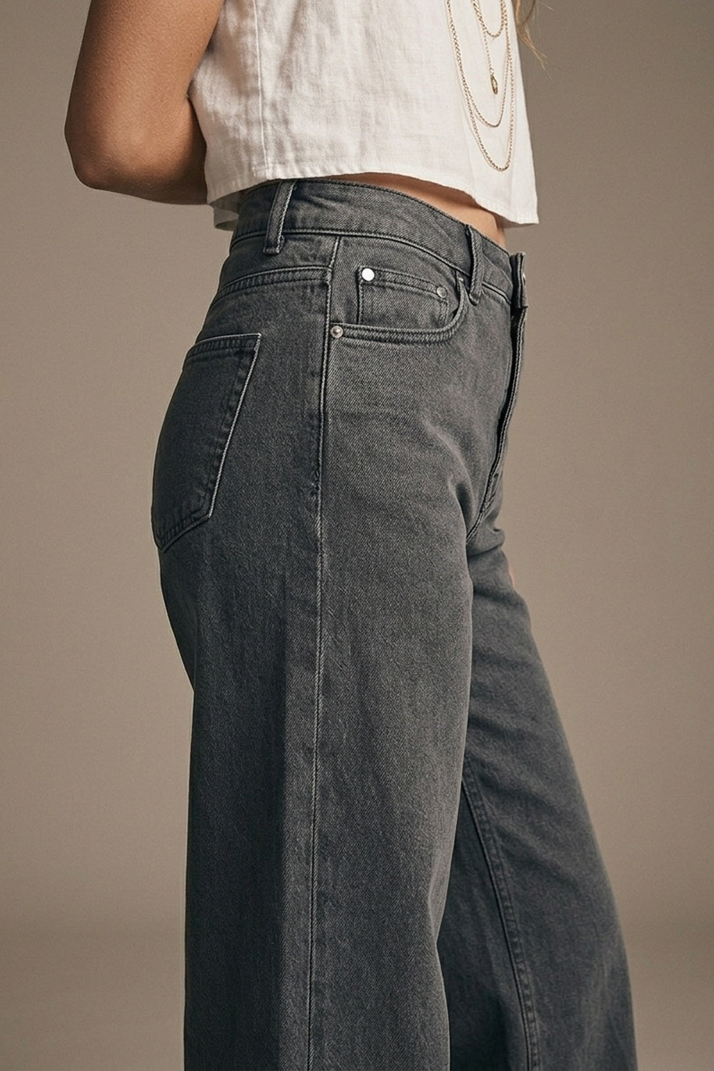 Cropped wide leg jeans in gray