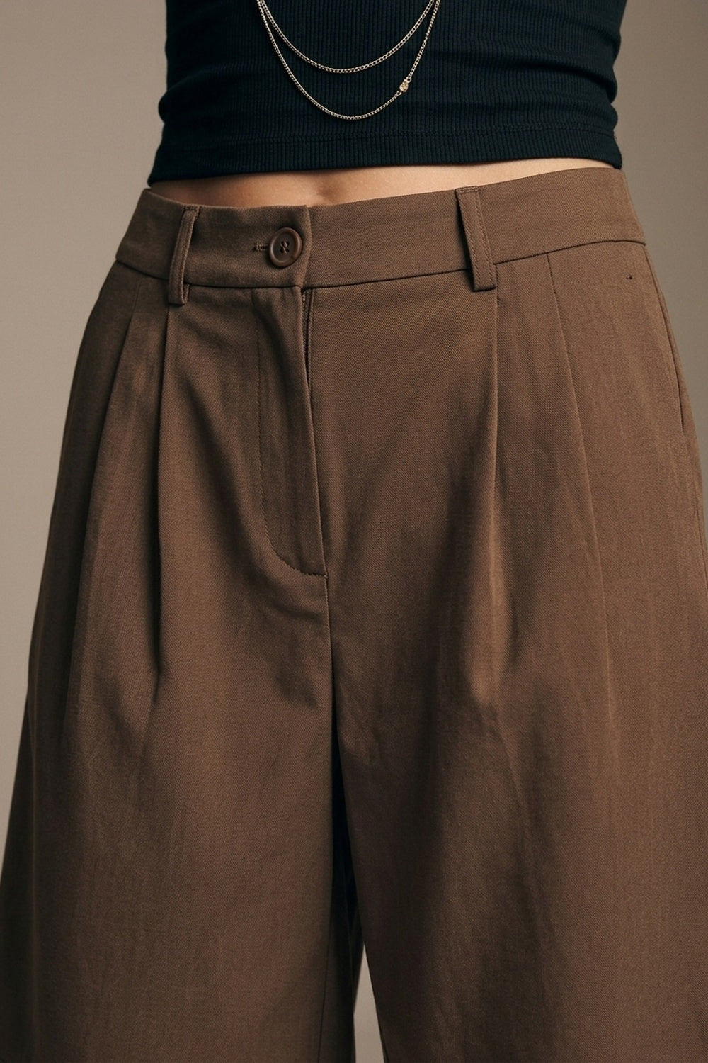 brown Pleated Bermuda Shorts with Knee-Length and Tailored Fit - trousers