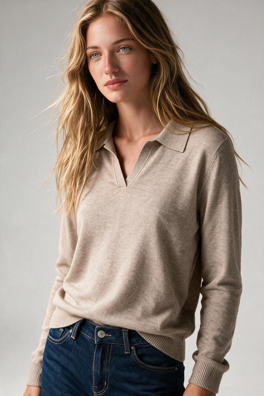 Beige Knitted polo collar with V-neckline no button placket