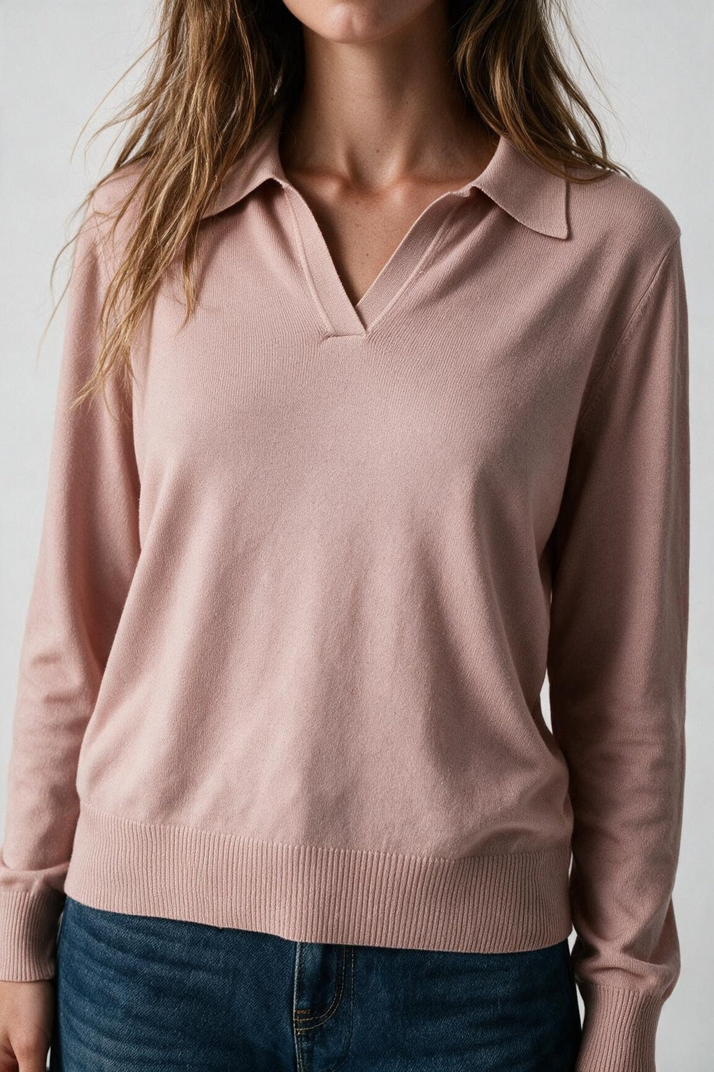 Knitted polo collar with V-neckline no button placket in old pink - Polos