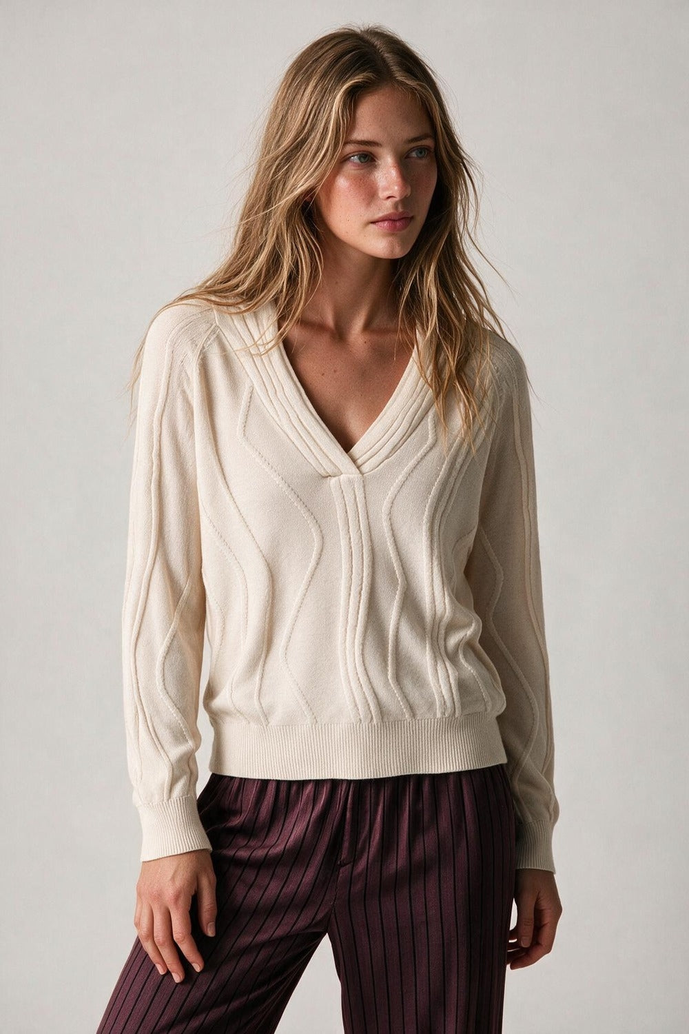 Camisola de decote em V em malha canelada texturada em branco