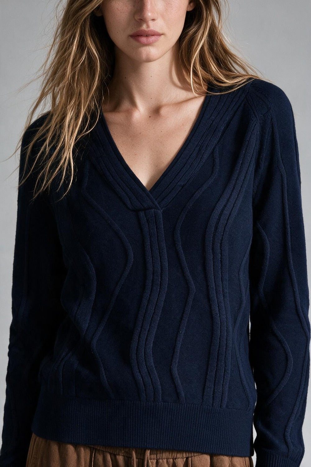 Textured Wave-Knit V-Neck Sweater in navy - Jumpers