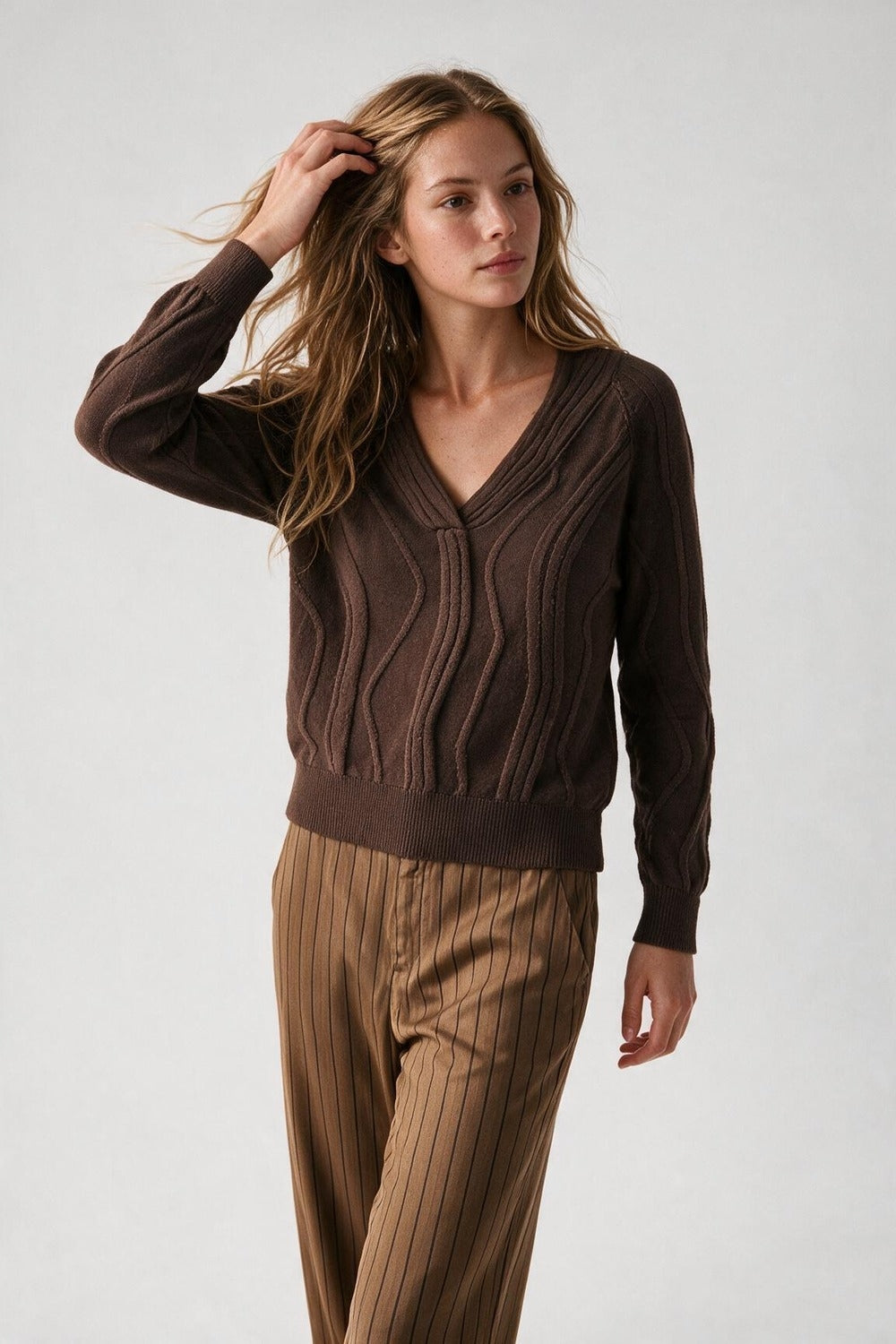 Textured Wave-Knit V-Neck Sweater in brown - Jumpers