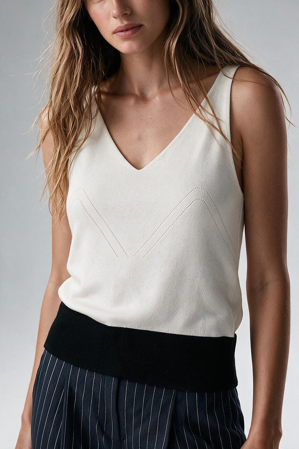 White Ribbed Knit Contrast Hem V-Neck Cropped Tank Top - Tops
