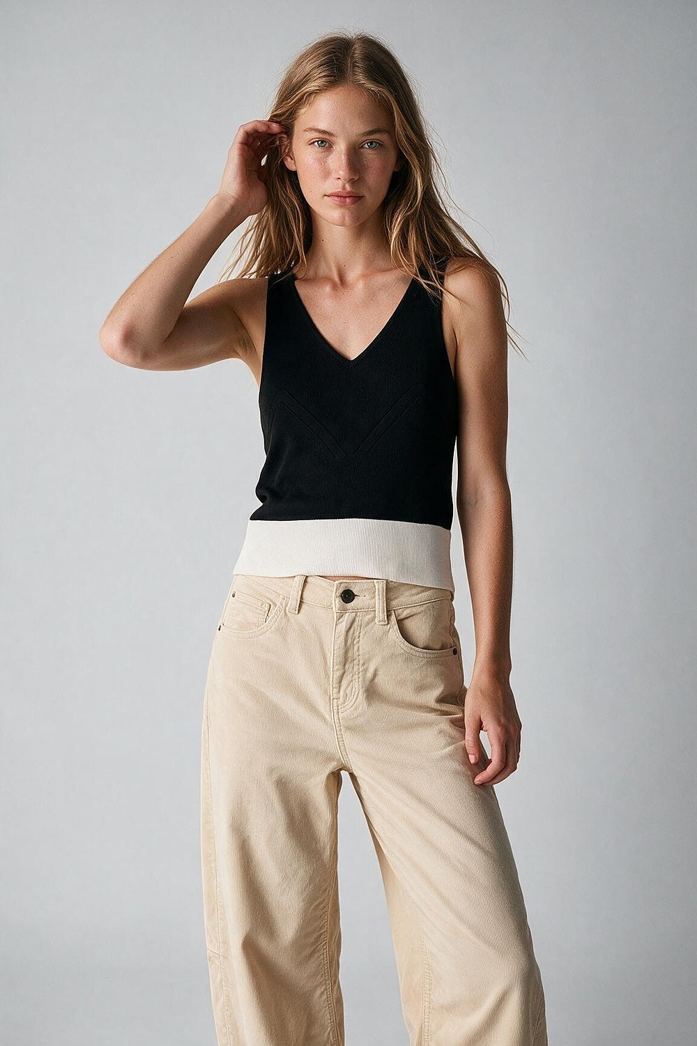 Black Ribbed Knit Contrast Hem V-Neck Cropped Tank Top - Tops