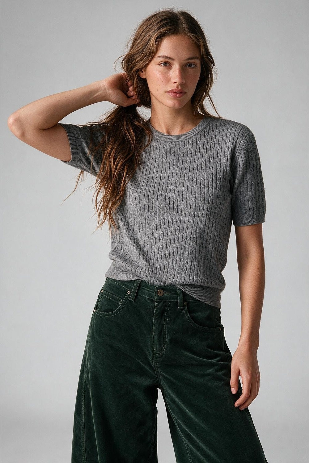 Short-sleeve sweater in gray knit with ribbed edge - Tops