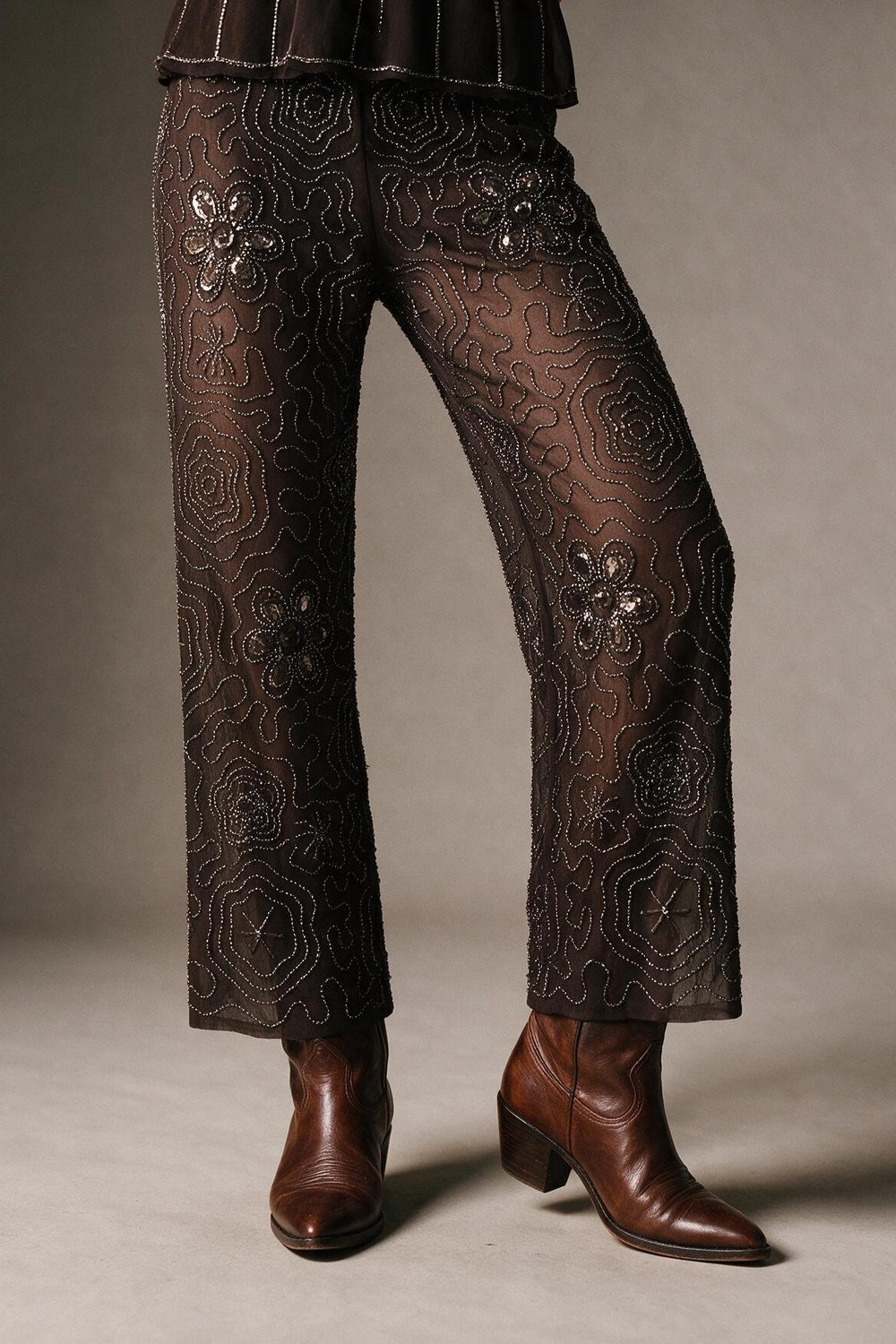 Pantalon large à motifs floraux, tissé, orné de perles et de sequins marron