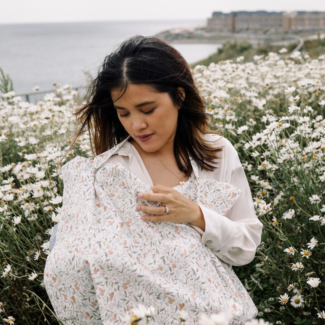 Feeding & Pumping Privacy Cover - Sweet & Wild - Nursing Covers
