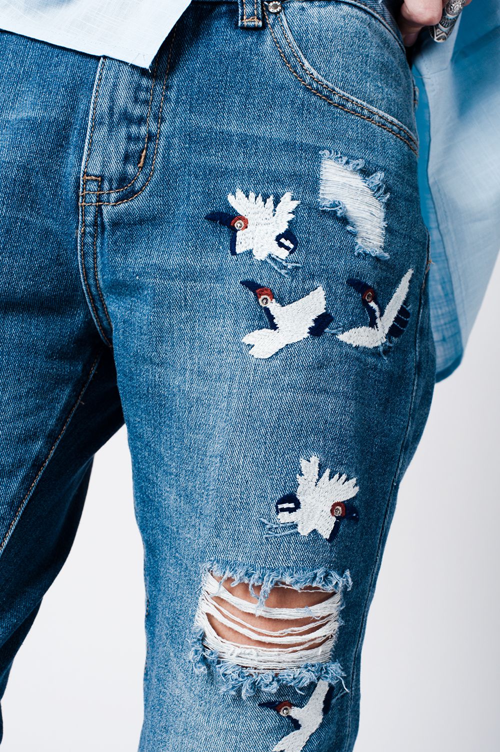 Blue wash mom jeans bird embroidery - Denim