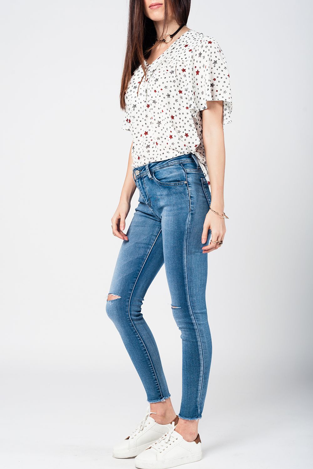 Skinny jeans in midwash with busted knees and chewed hems - Denim