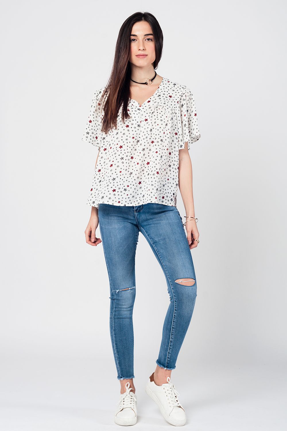 Skinny jeans in midwash with busted knees and chewed hems - Denim