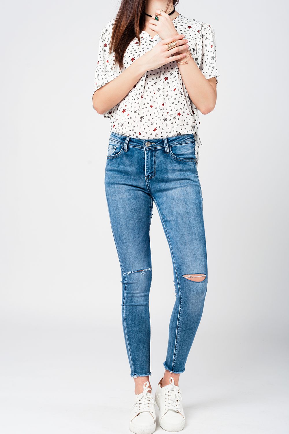 Skinny jeans in midwash with busted knees and chewed hems - Denim