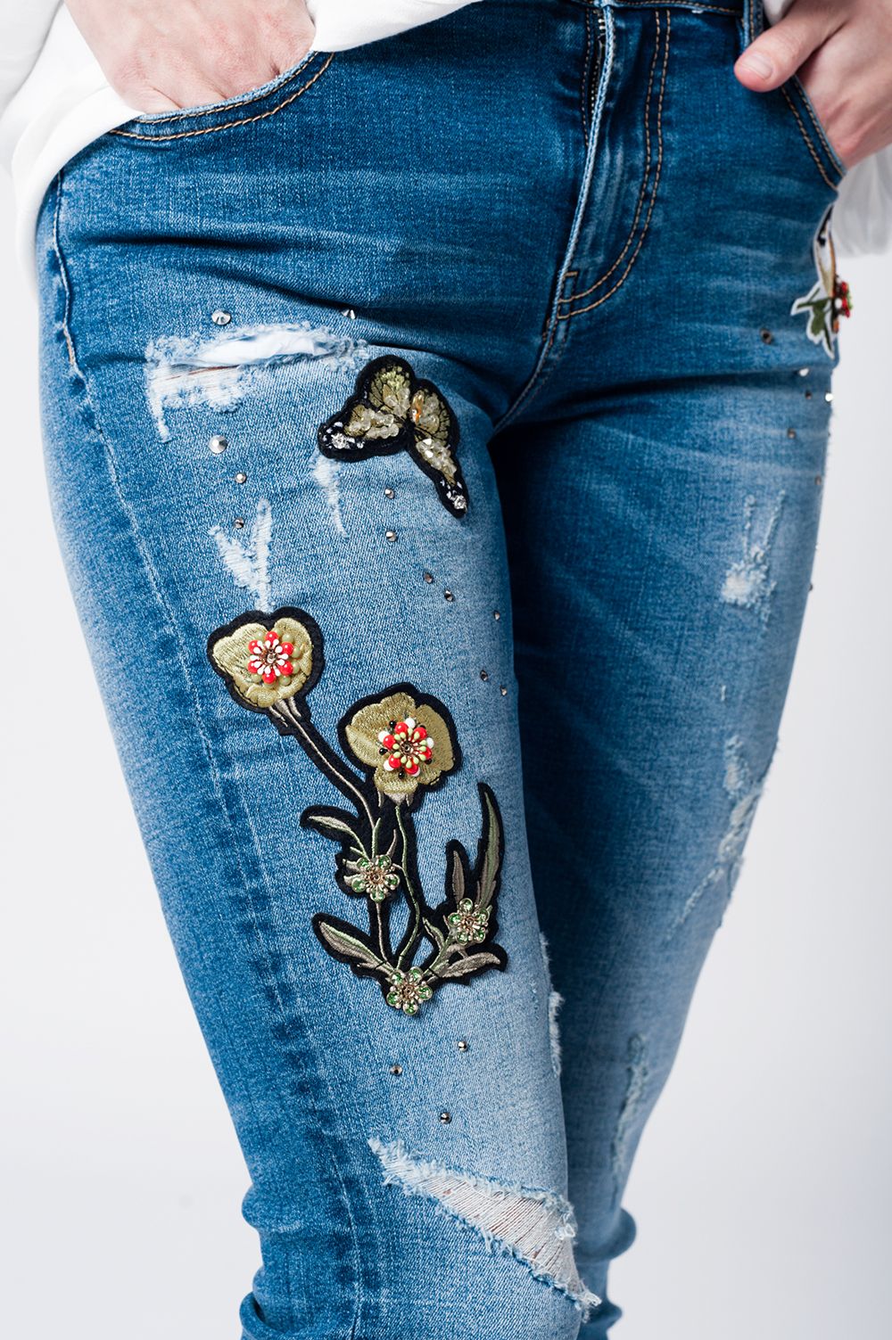Skinny rip jeans with embroidered patches - Denim