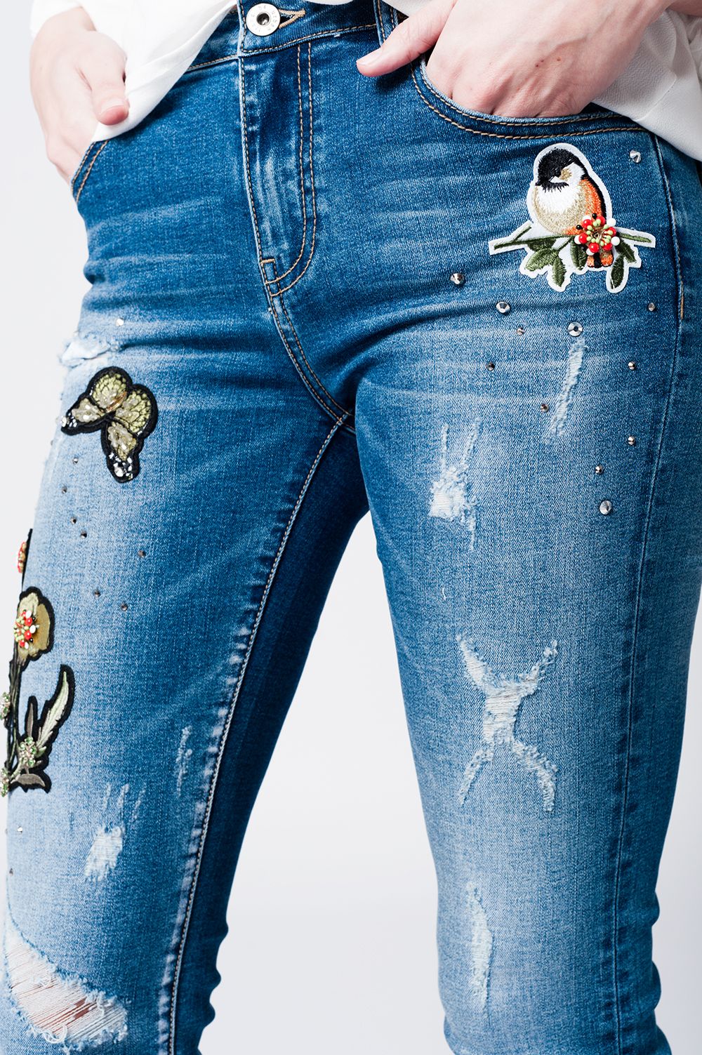 Skinny rip jeans with embroidered patches - Denim