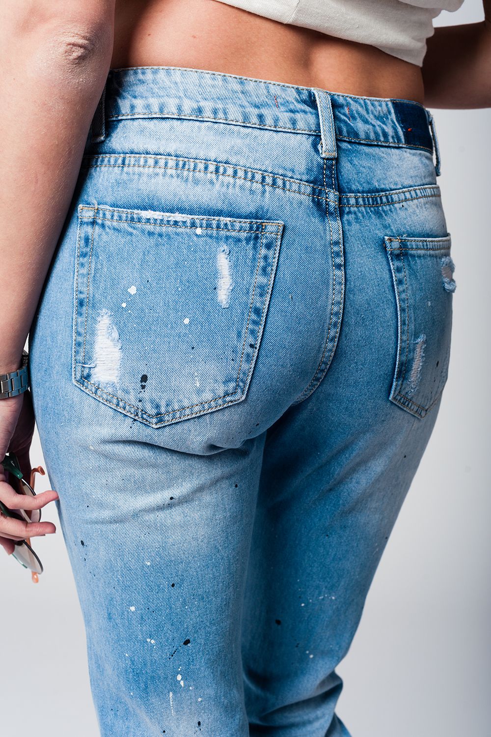 Mom jeans with extreme rips and paint splatter - Denim