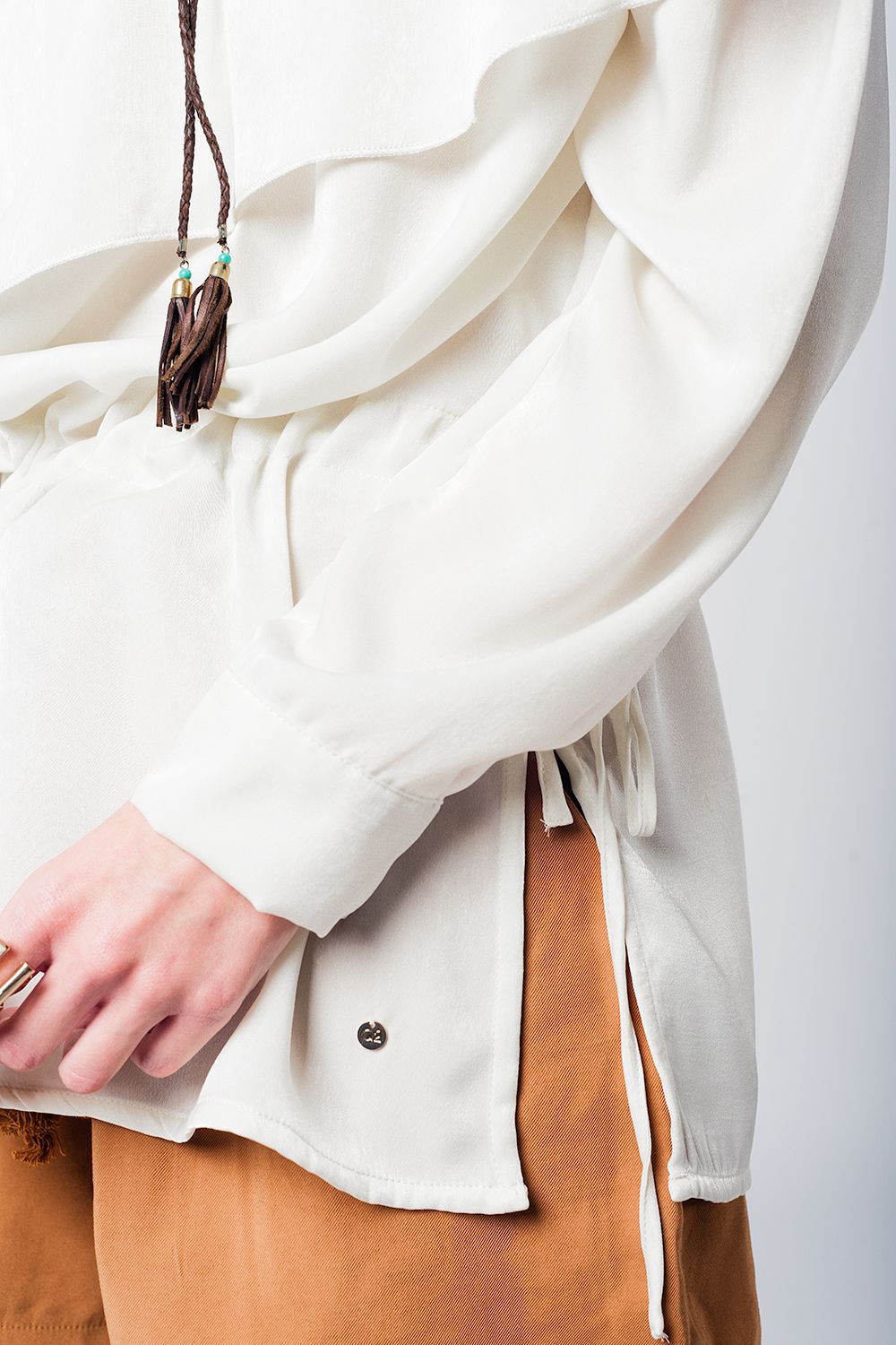 Chemisier beige doux à cordon de serrage