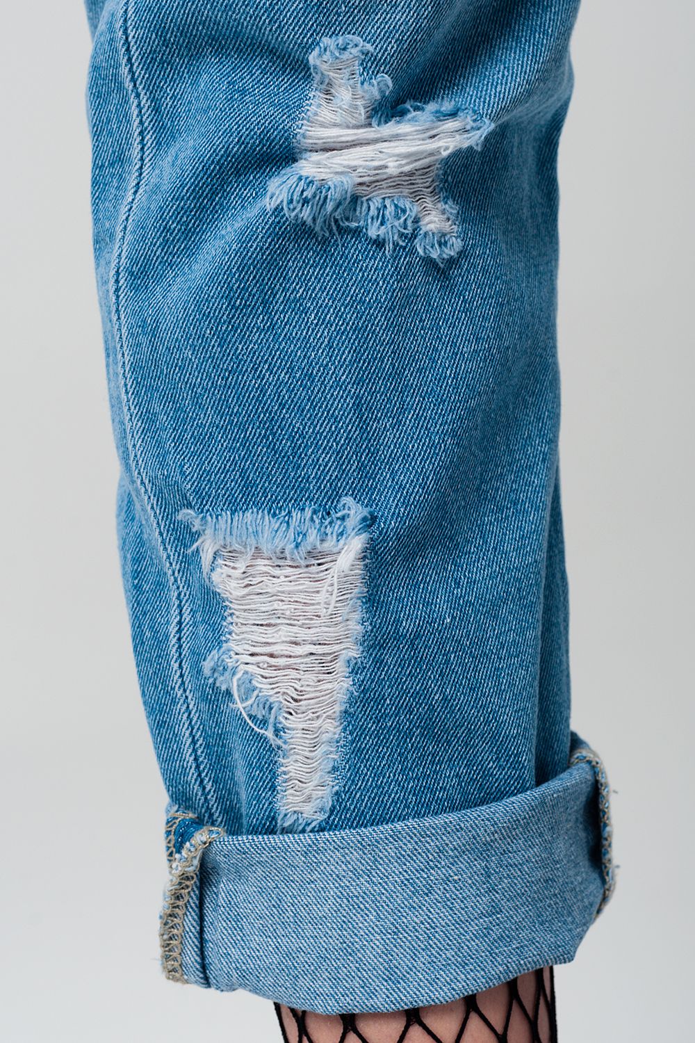 Ripped mom jeans with fishnet tights - Denim