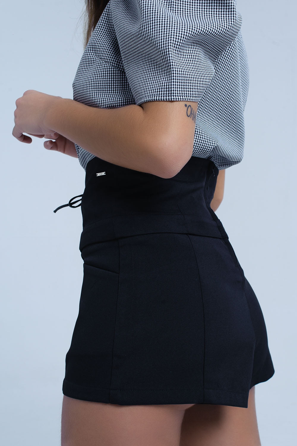 Black short with tie detail