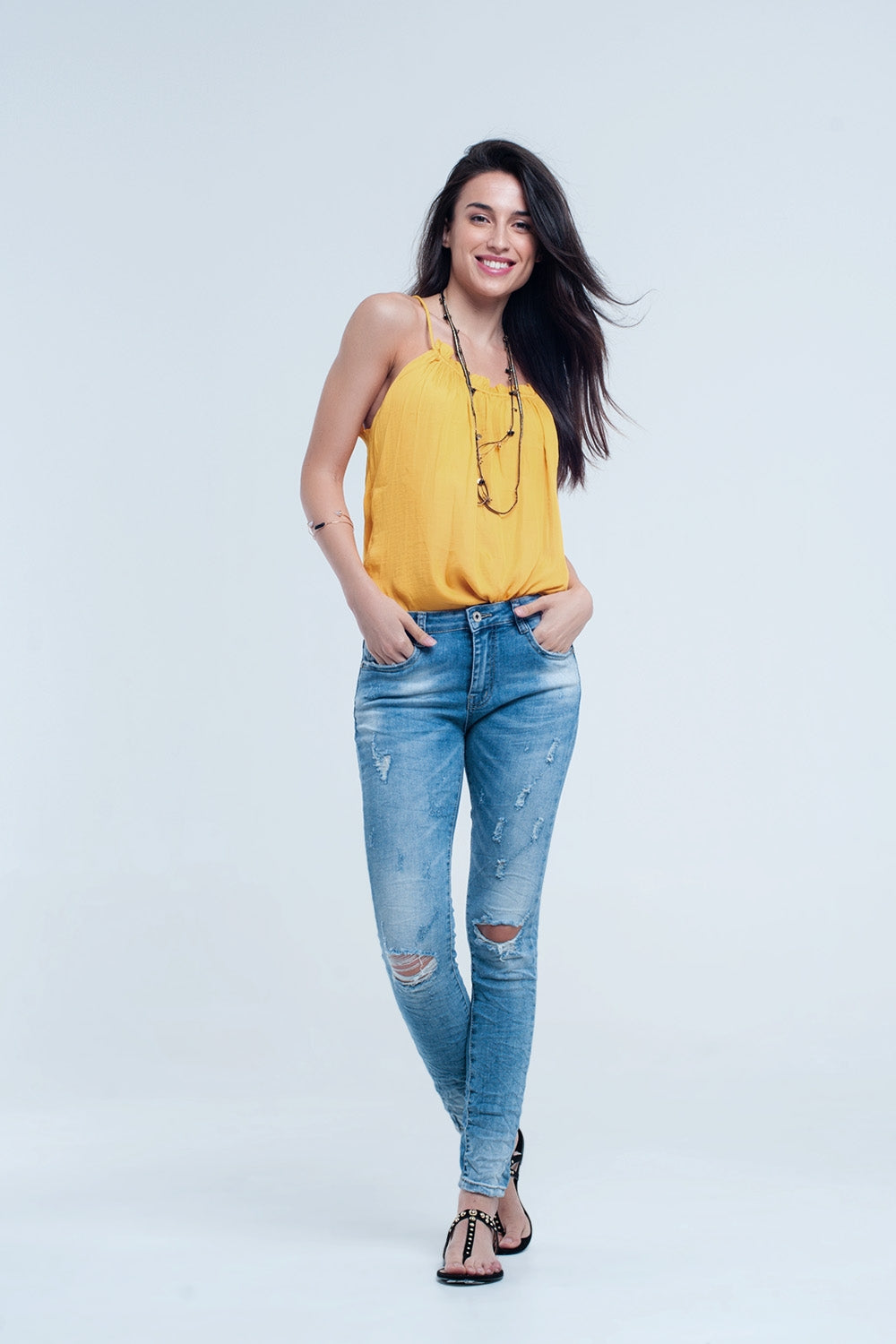 Skinny jeans in mid wash with knee rips - Denim