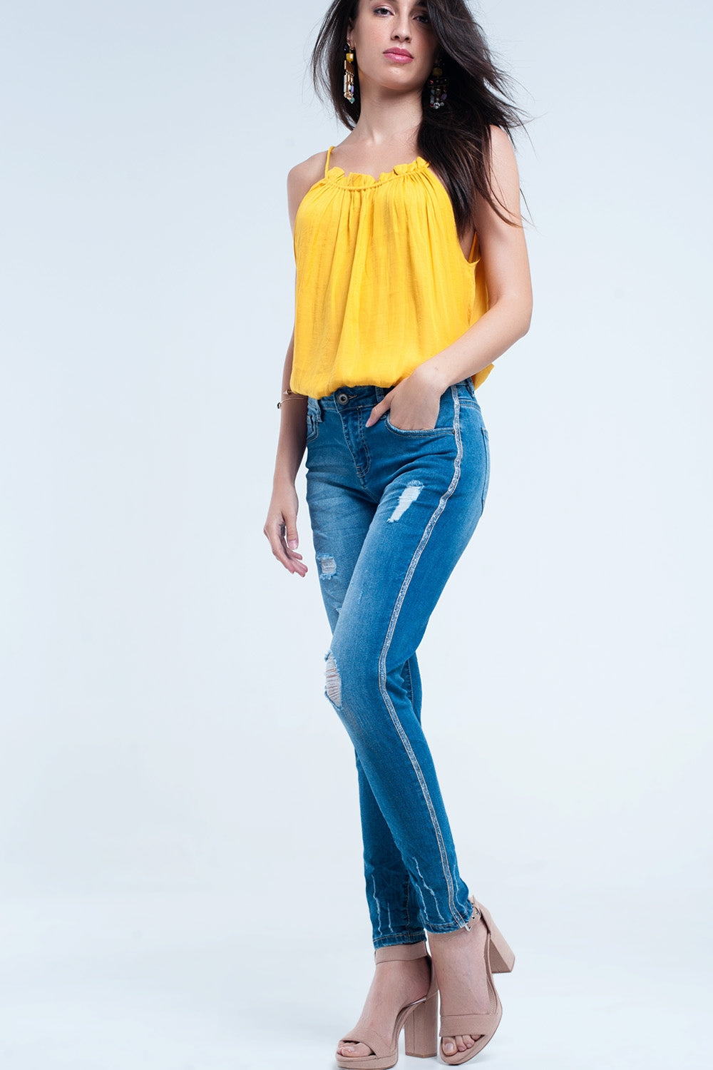 Skinny jeans with rips and glitter line